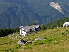 Alpe Parpinasca (mt.1210) , il Rifugio